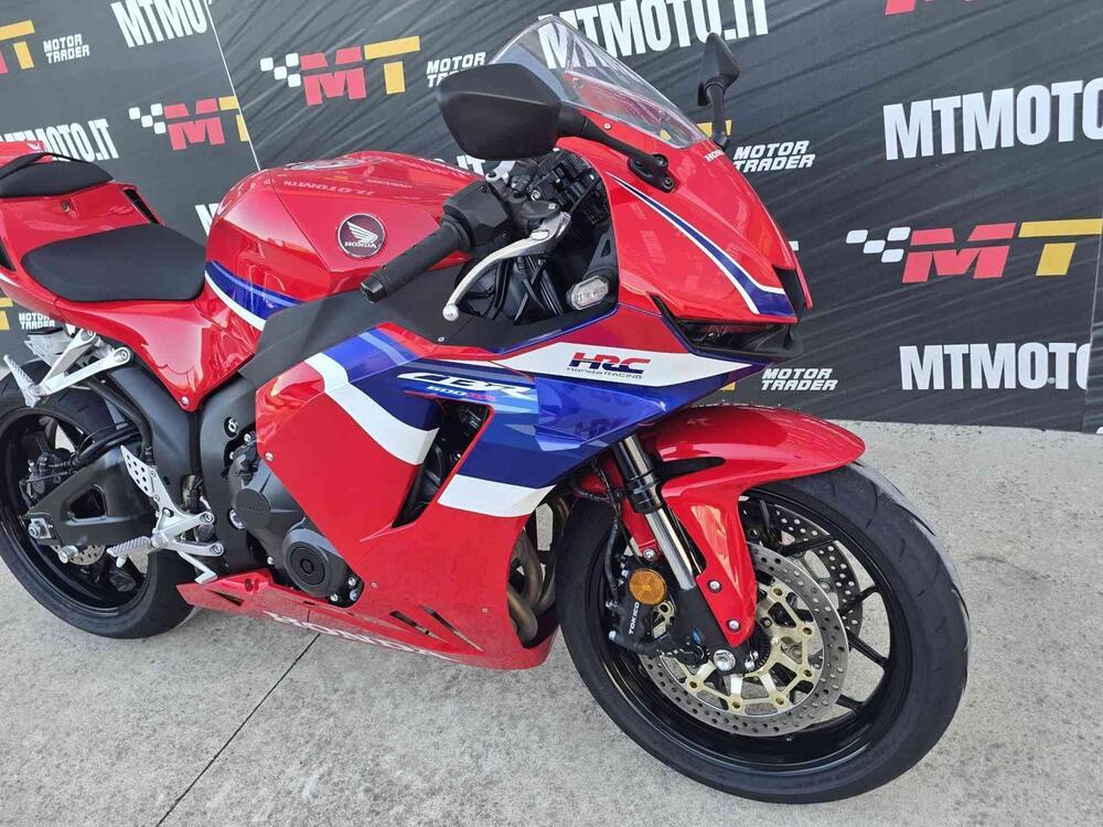 Honda CBR 600 RR (2024 - 25) (4)