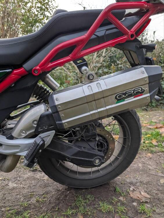 Moto Guzzi V85 TT Evocative Graphics (2021 - 23) (3)