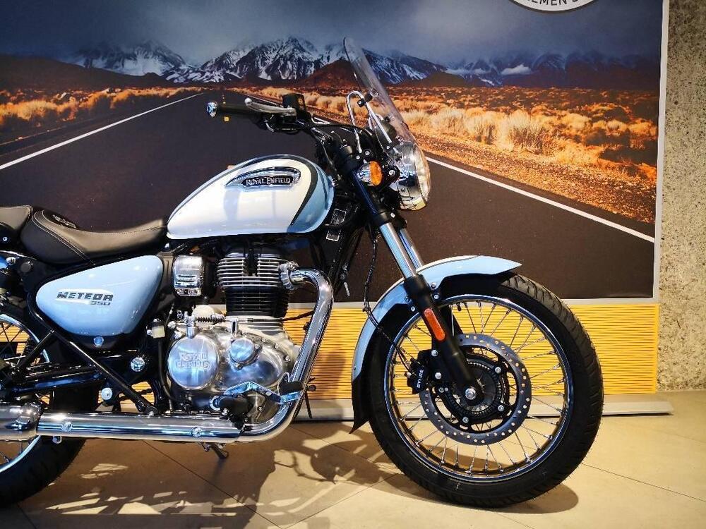 Royal Enfield Meteor 350 Aurora (2024 - 25) (4)