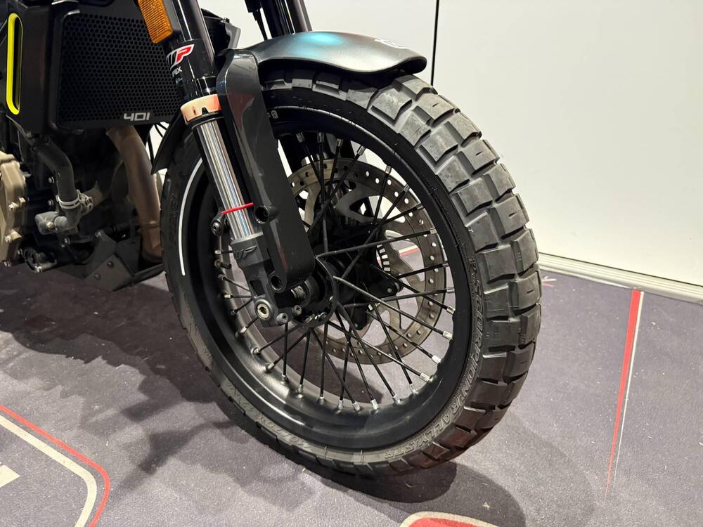 Husqvarna Svartpilen 401 (2021 - 23) (3)