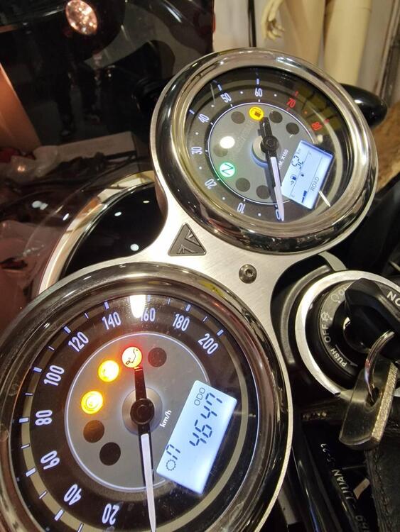 Triumph Bonneville T100 Chrome Edition (2023) (3)