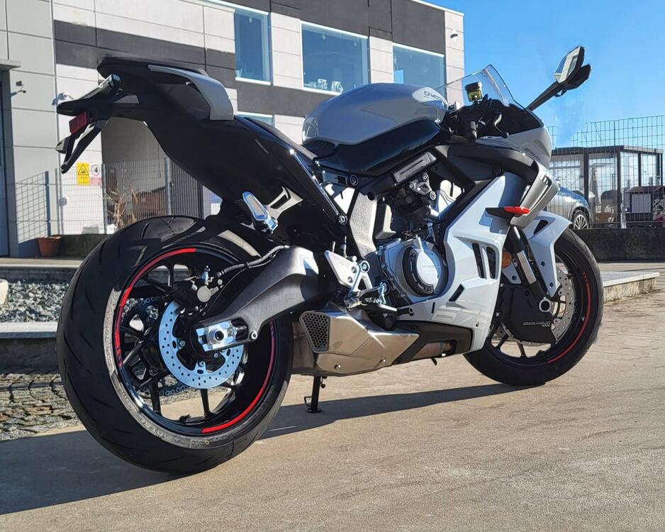 CFMOTO 675SR-R (2025) (2)