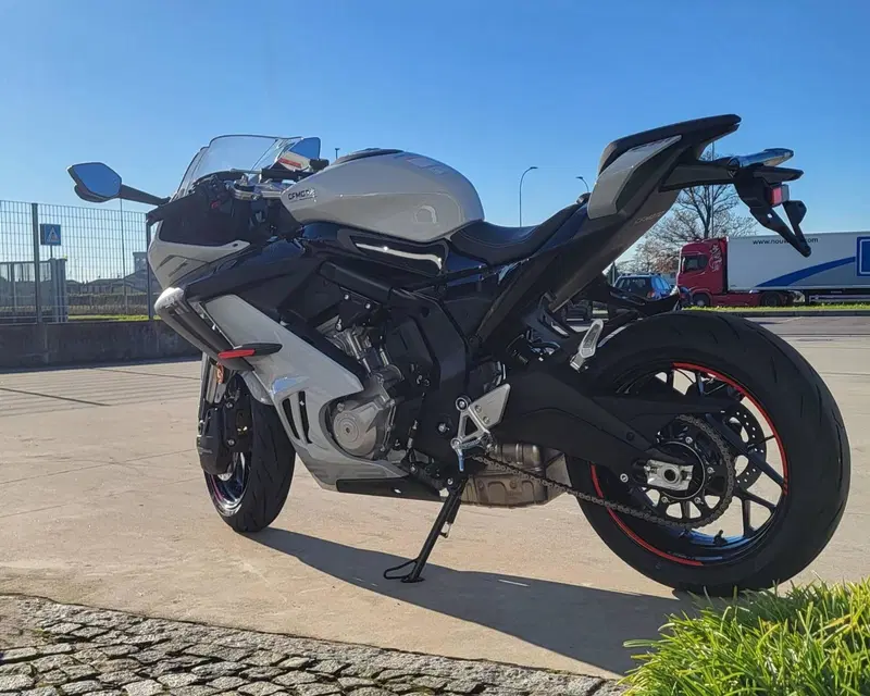 CFMOTO 675SR-R (2025 - 26) (3)