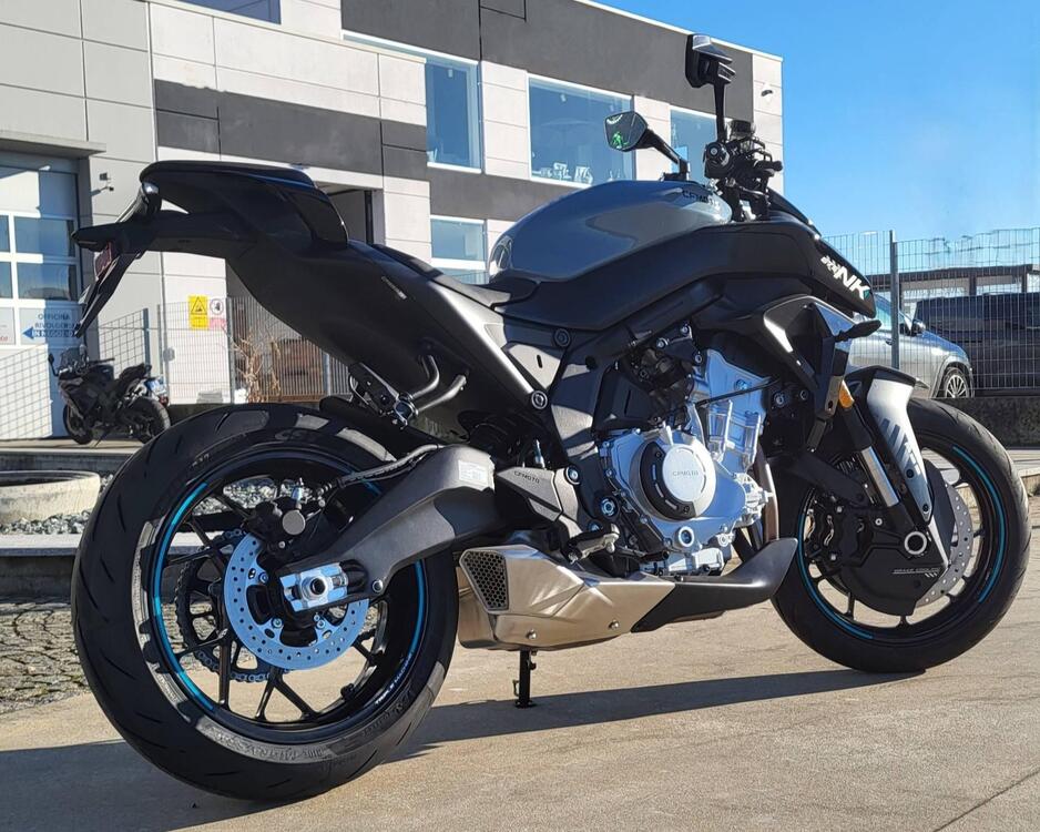 CFMOTO 675NK (2025) (2)