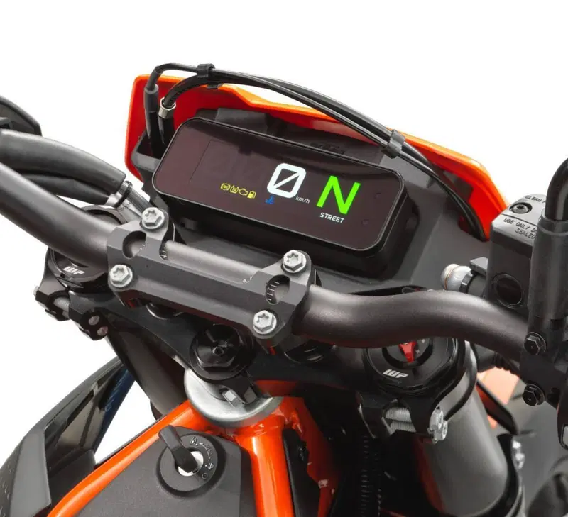 KTM 690 SMC R (2026) (6)