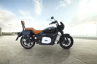 Komaki MX16 Pro, la maxi-cruiser elettrica che non teme le lunghe distanze