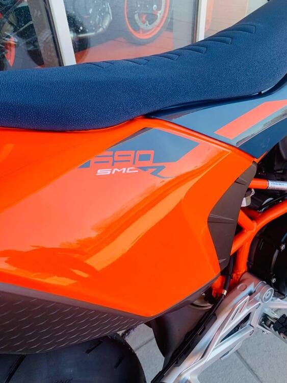 KTM 690 SMC R (2026) (3)