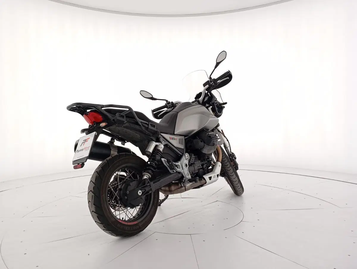 Moto Guzzi V85 TT Centenario (2021 - 22) (3)