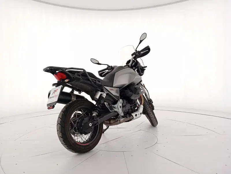 Moto Guzzi V85 TT Centenario (2021 - 22) (3)