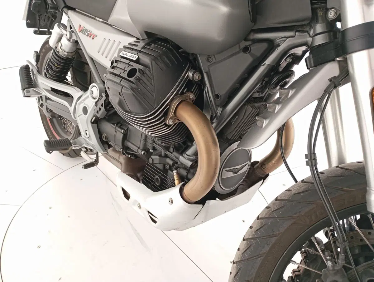 Moto Guzzi V85 TT Centenario (2021 - 22) (7)