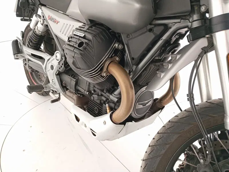 Moto Guzzi V85 TT Centenario (2021 - 22) (7)