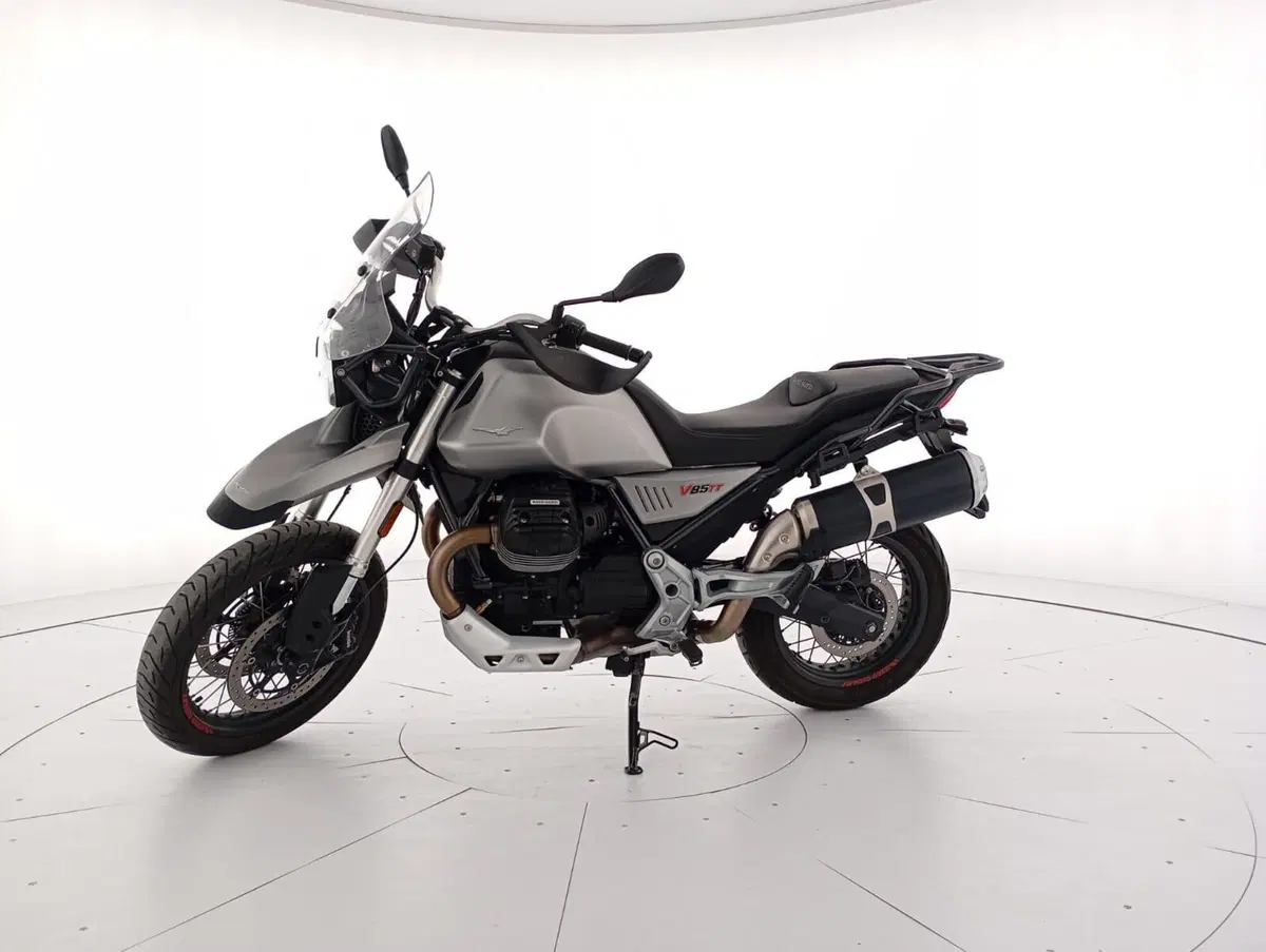 Moto Guzzi V85 TT Centenario (2021 - 22) (6)