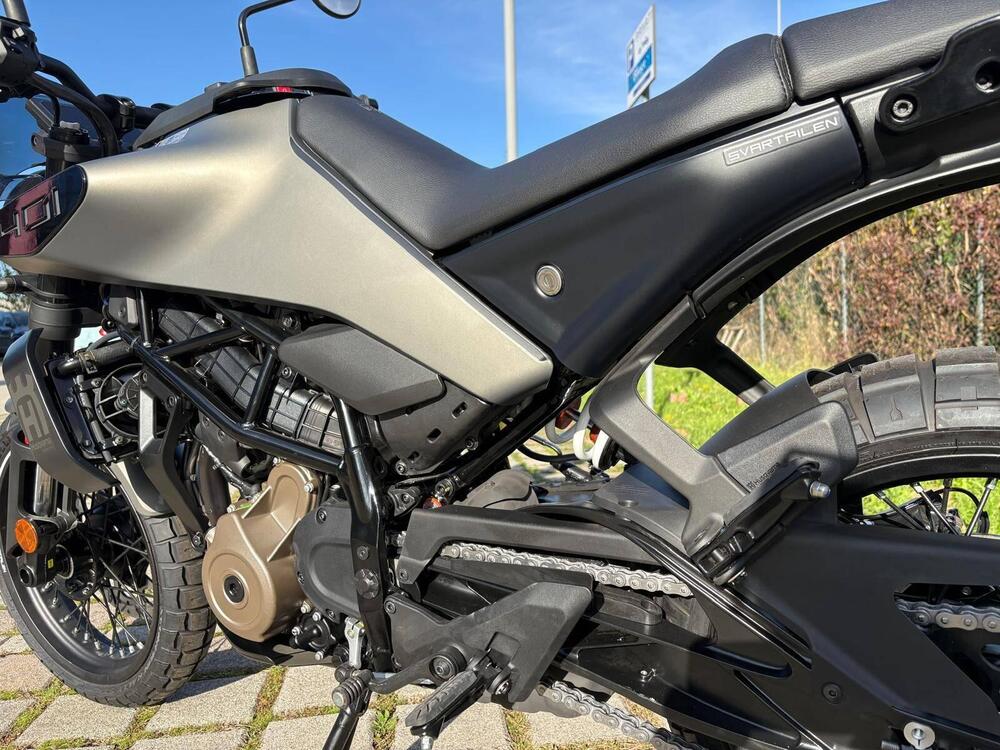 Husqvarna Svartpilen 401 (2024 - 25) (3)