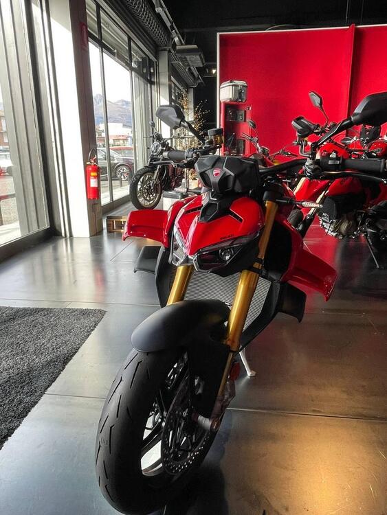 Ducati Streetfighter V4 S (2025) (4)