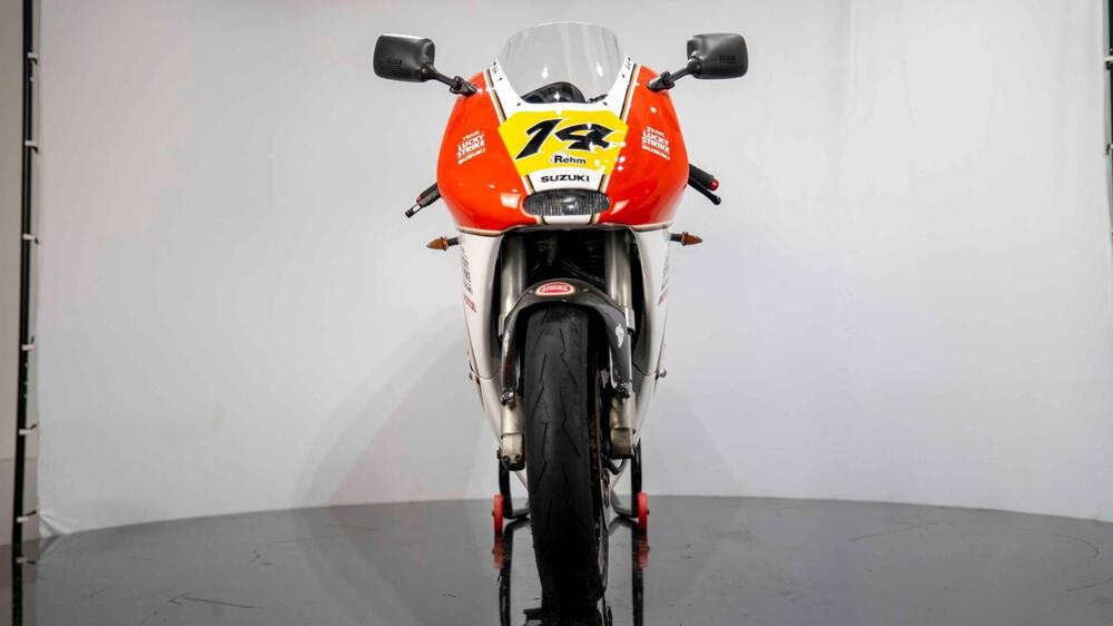 Suzuki RGV 250 GAMMA (4)