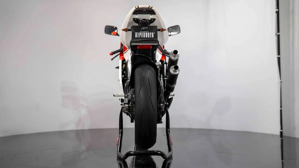 Suzuki RGV 250 GAMMA (8)