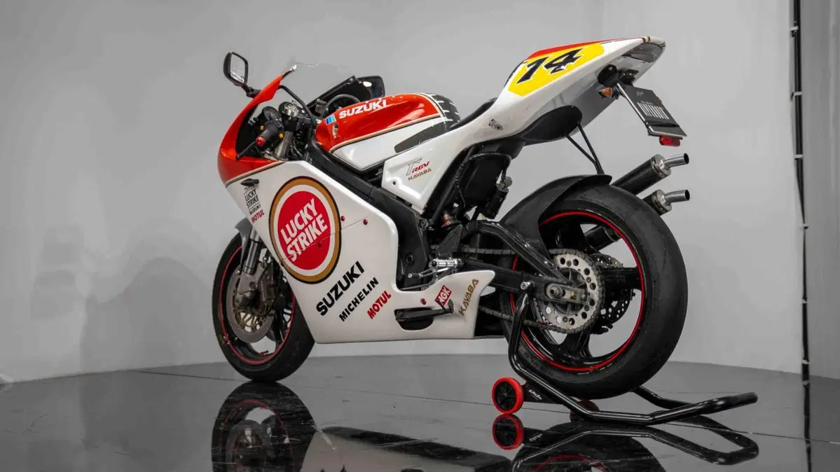 Suzuki RGV 250 GAMMA (9)