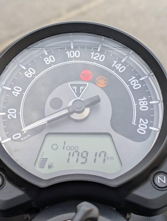 Triumph Street Scrambler 900 (2017 - 18) (2)