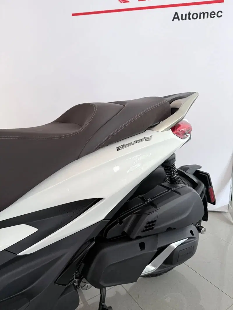 Piaggio Beverly 400 ABS-ASR (2021 - 24) (2)