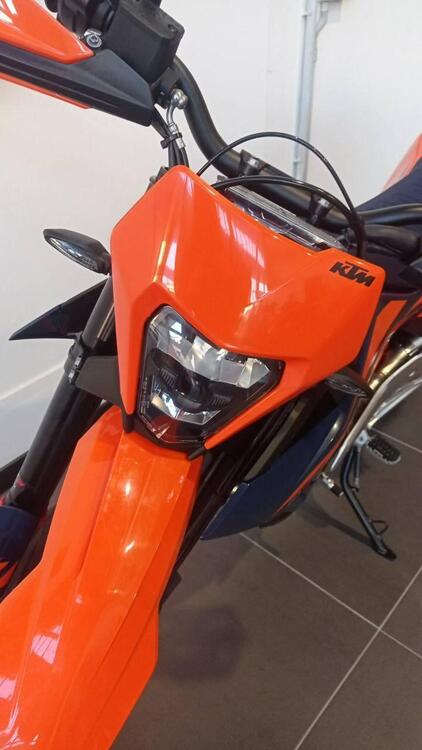 KTM 690 SMC R (2026) (4)