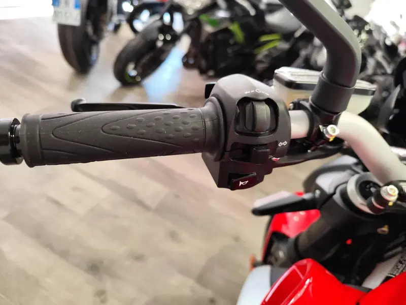 MV Agusta Brutale 801 RR Ottantesimo (2025 - 26) (9)