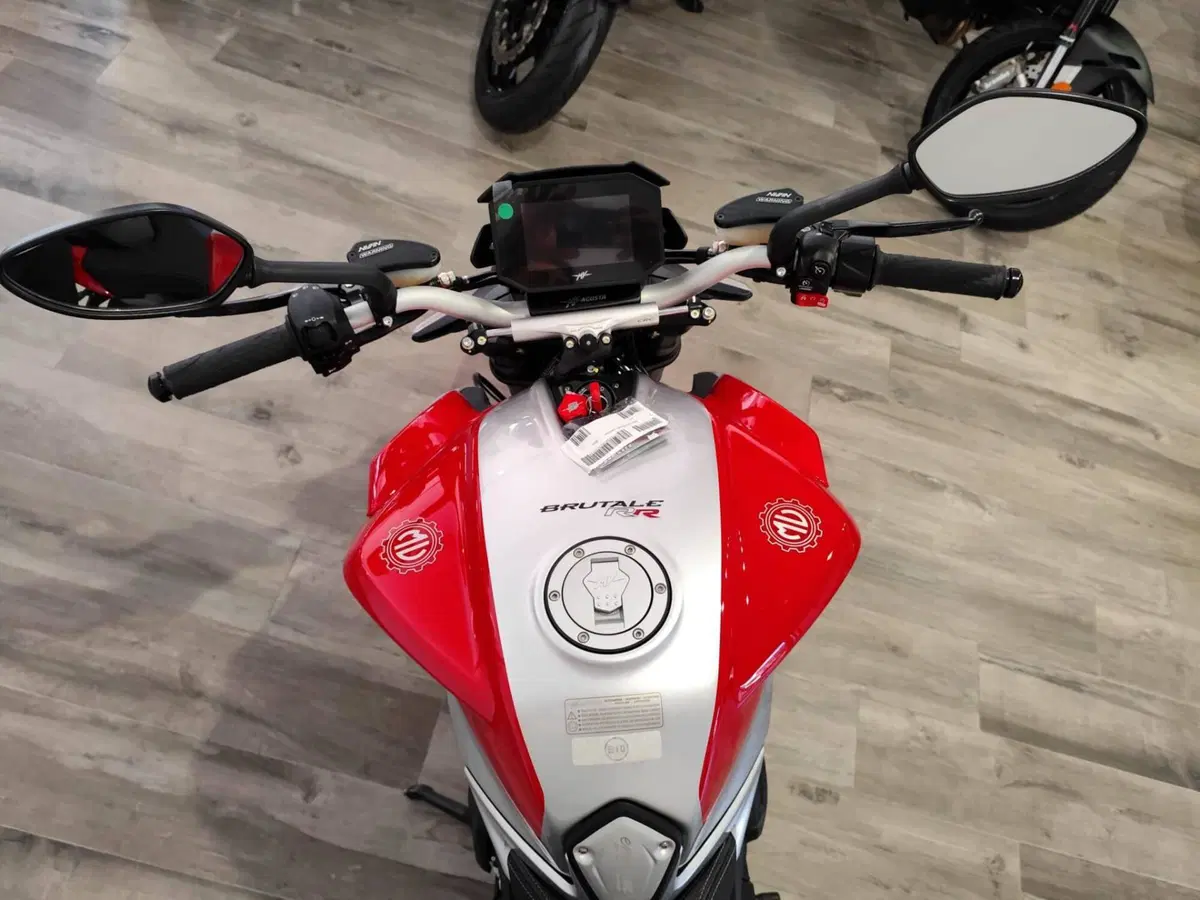 MV Agusta Brutale 801 RR Ottantesimo (2025 - 26) (10)