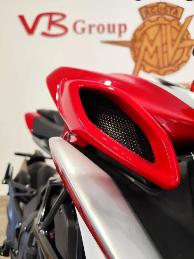 MV Agusta Brutale 801 RR Ottantesimo (2025 - 26) (14)