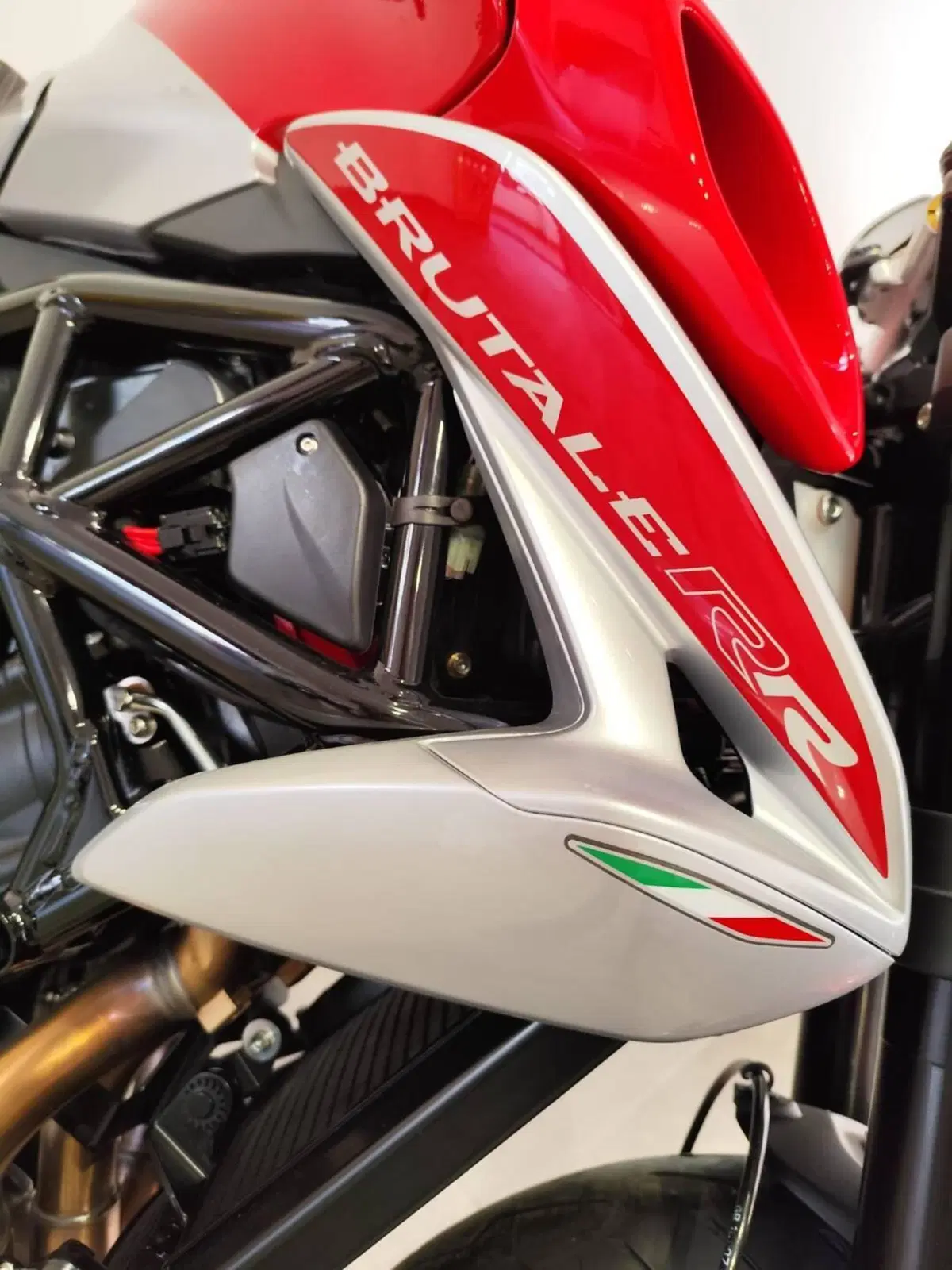 MV Agusta Brutale 801 RR Ottantesimo (2025 - 26) (15)