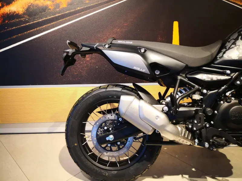 Royal Enfield Himalayan 450 Mana Black (2026) (5)