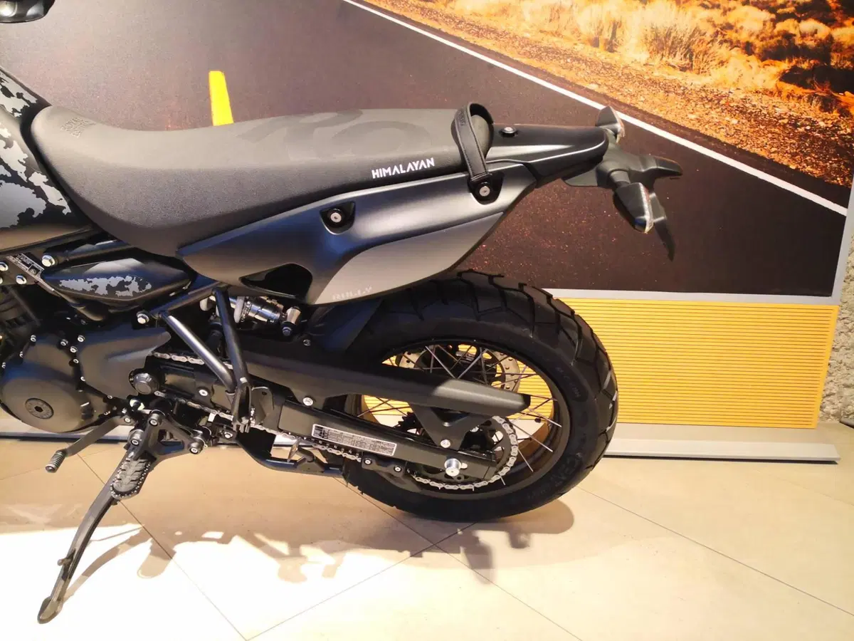 Royal Enfield Himalayan 450 Mana Black (2026) (9)