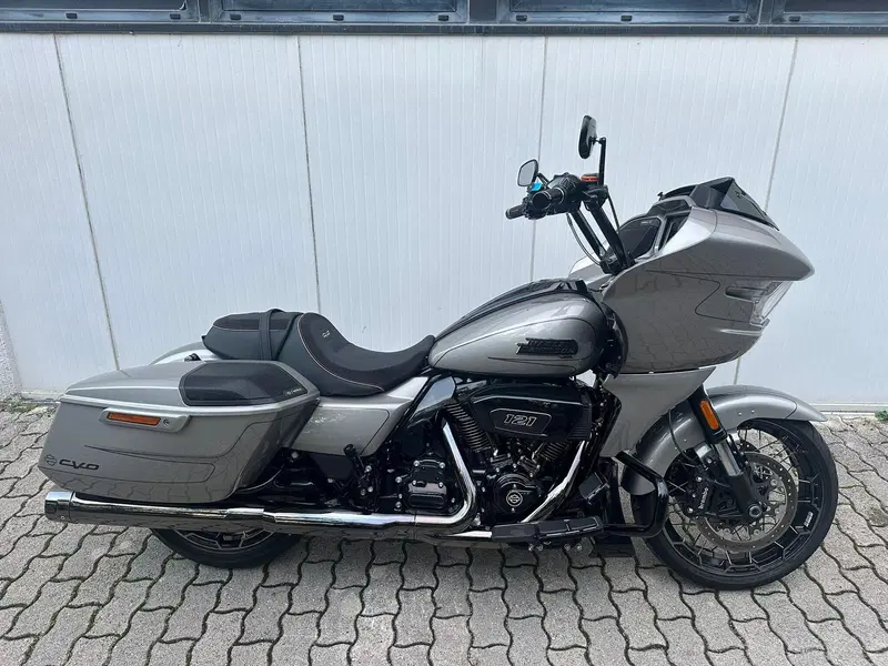 Harley-Davidson CVO Road Glide (2023) (5)