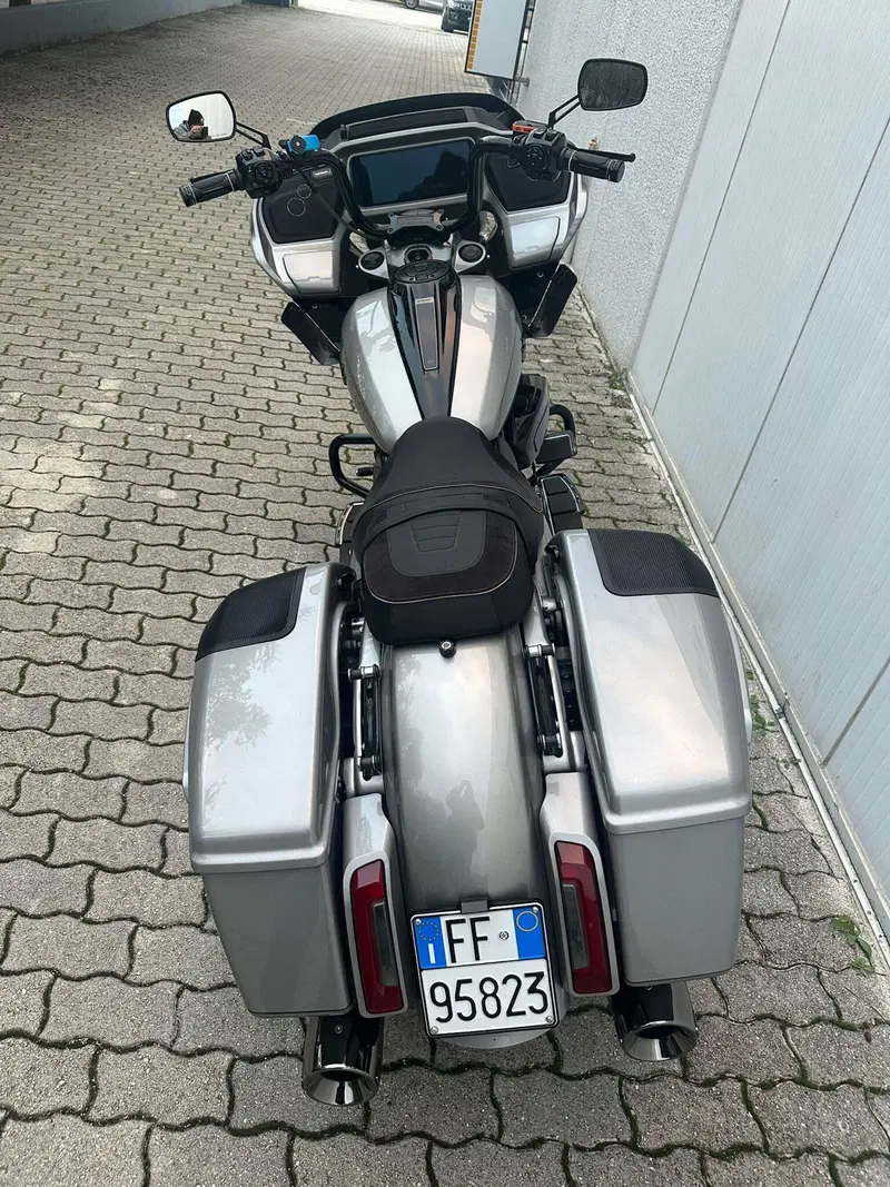 Harley-Davidson CVO Road Glide (2023) (8)