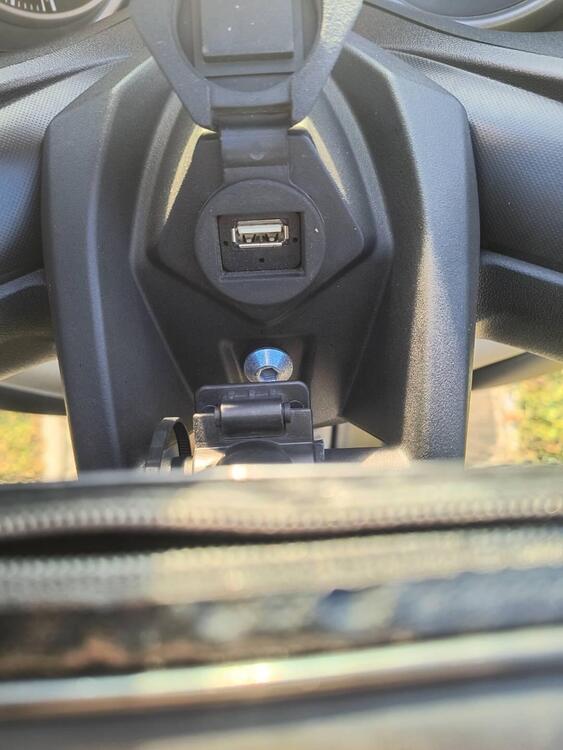 Yamaha X-Max 300 ABS (2017 - 20) (4)