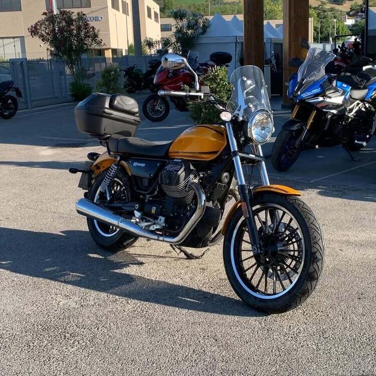 Moto Guzzi V9 Roamer (2016 - 18) (3)