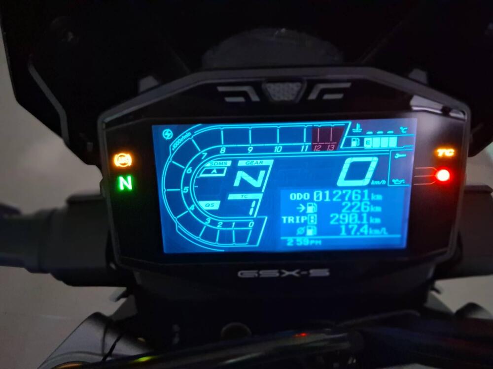 Suzuki GSX-S1000 (2021 - 25) (4)