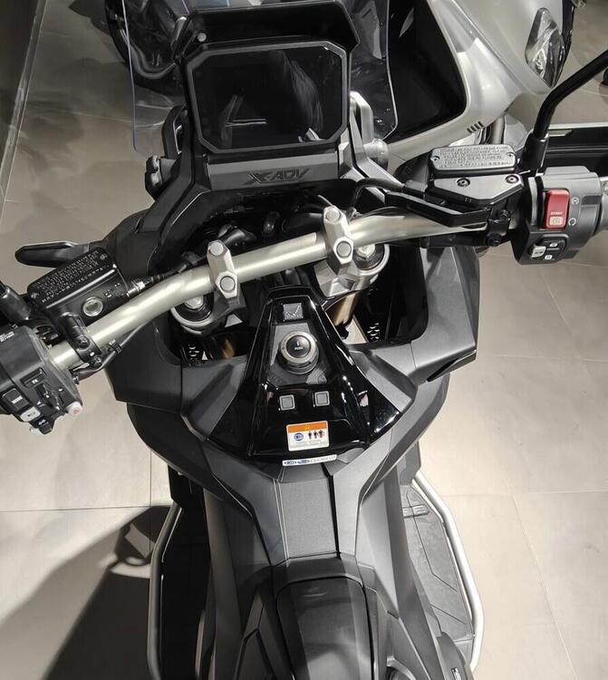 Honda X-ADV 750 Gravel (2025) (5)