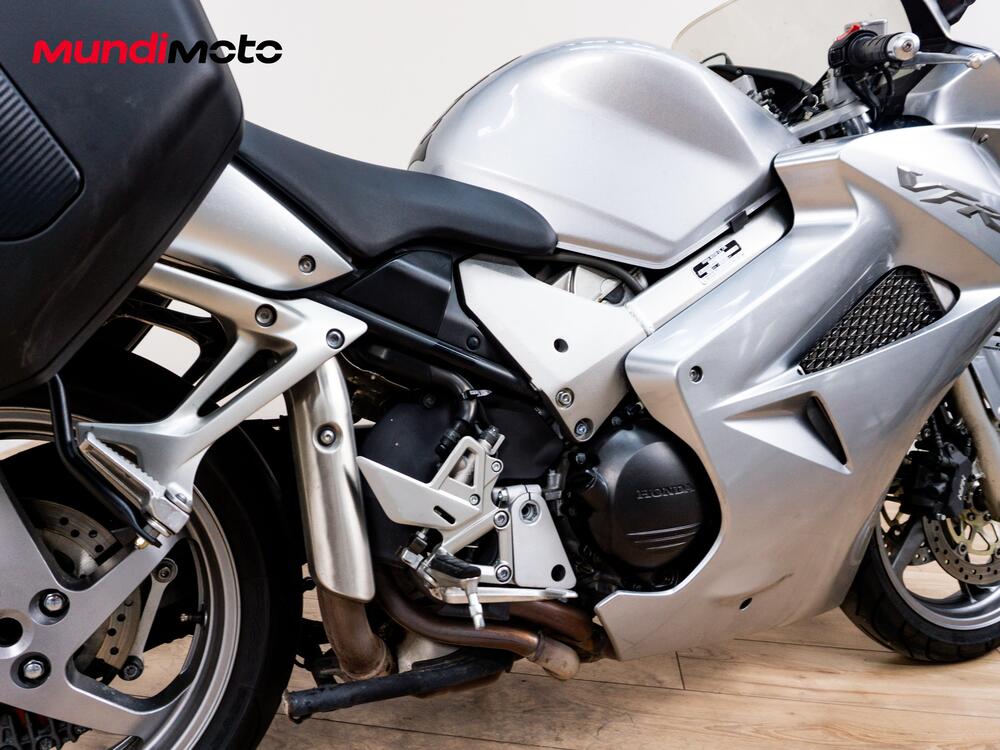 Honda VFR 800 (2002 - 05) (4)