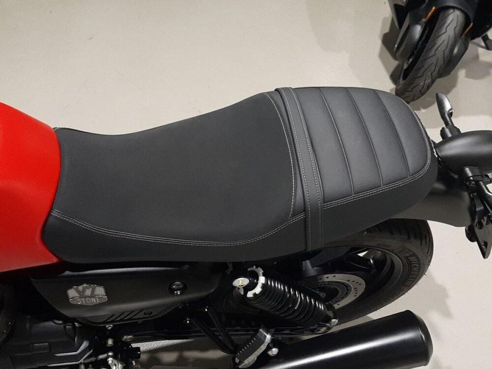 Moto Guzzi V7 Stone (2025) (5)