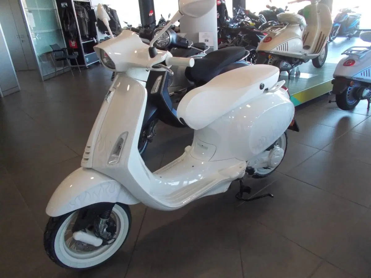 Vespa Sprint 50 Justin Bieber (2022 - 24) (2)
