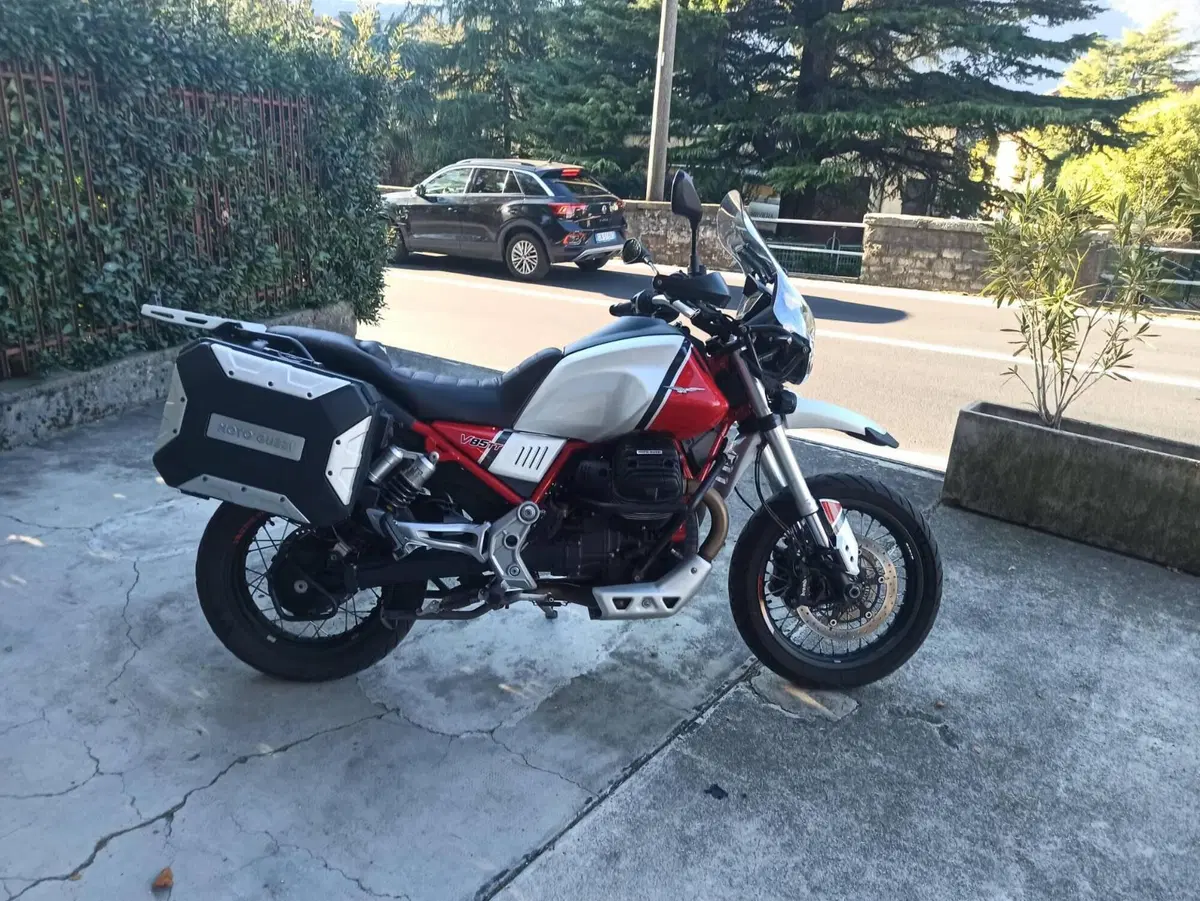 Moto Guzzi V85 TT Evocative Graphics (2019 - 20)