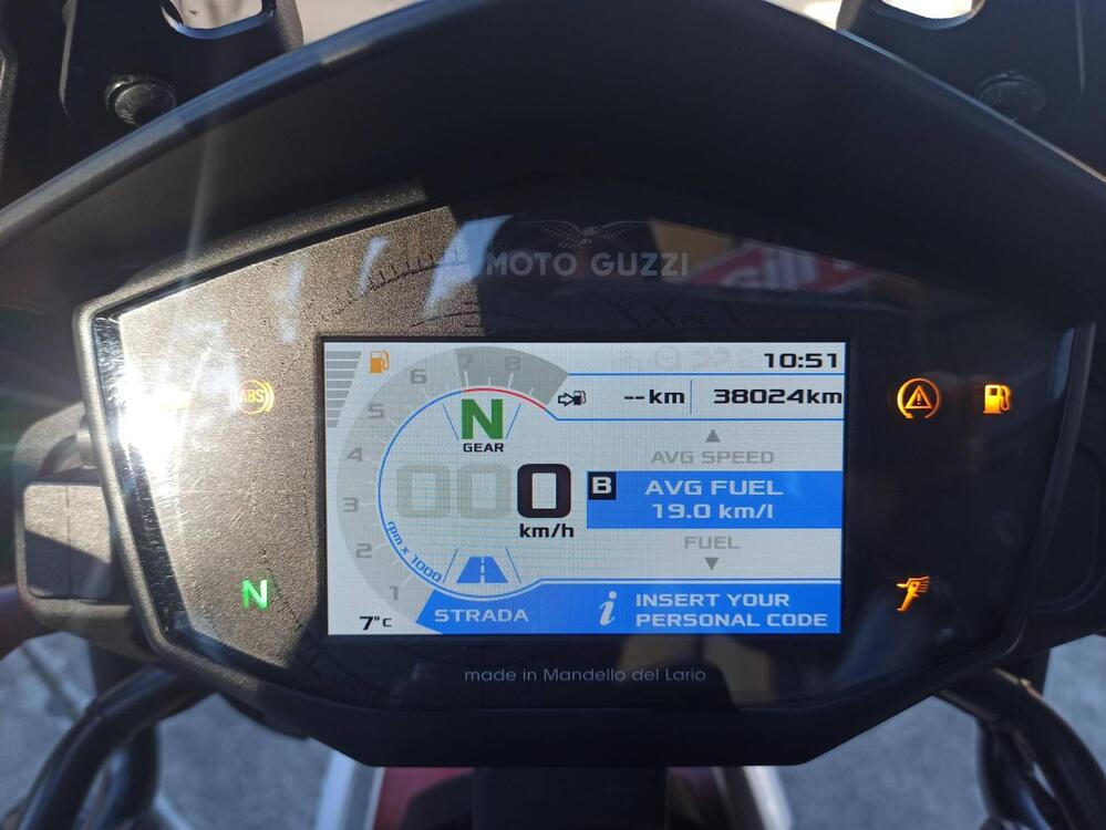 Moto Guzzi V85 TT Evocative Graphics (2019 - 20) (5)