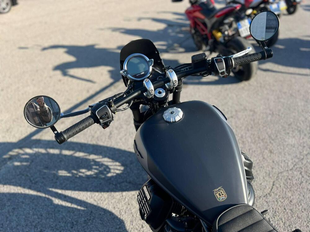 Moto Guzzi V9 Bobber (2021 - 25) (2)