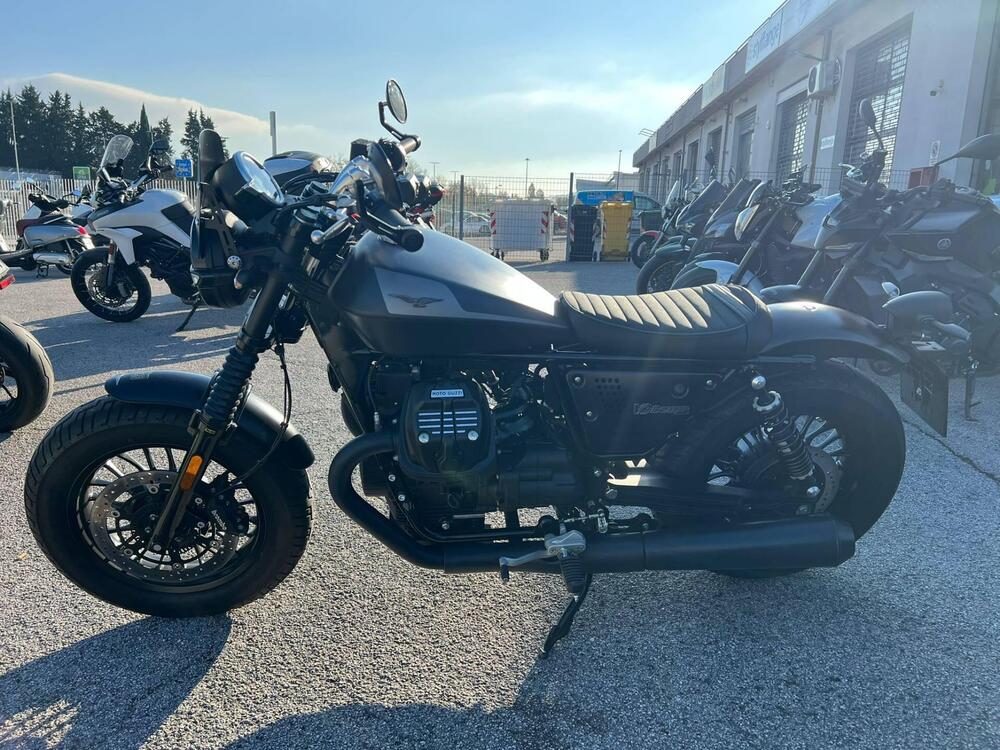 Moto Guzzi V9 Bobber (2021 - 25) (3)