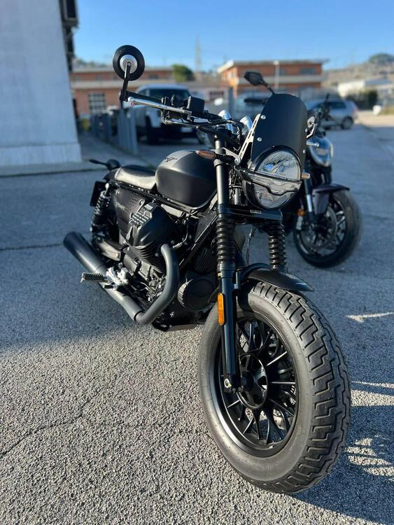 Moto Guzzi V9 Bobber (2021 - 25) (5)