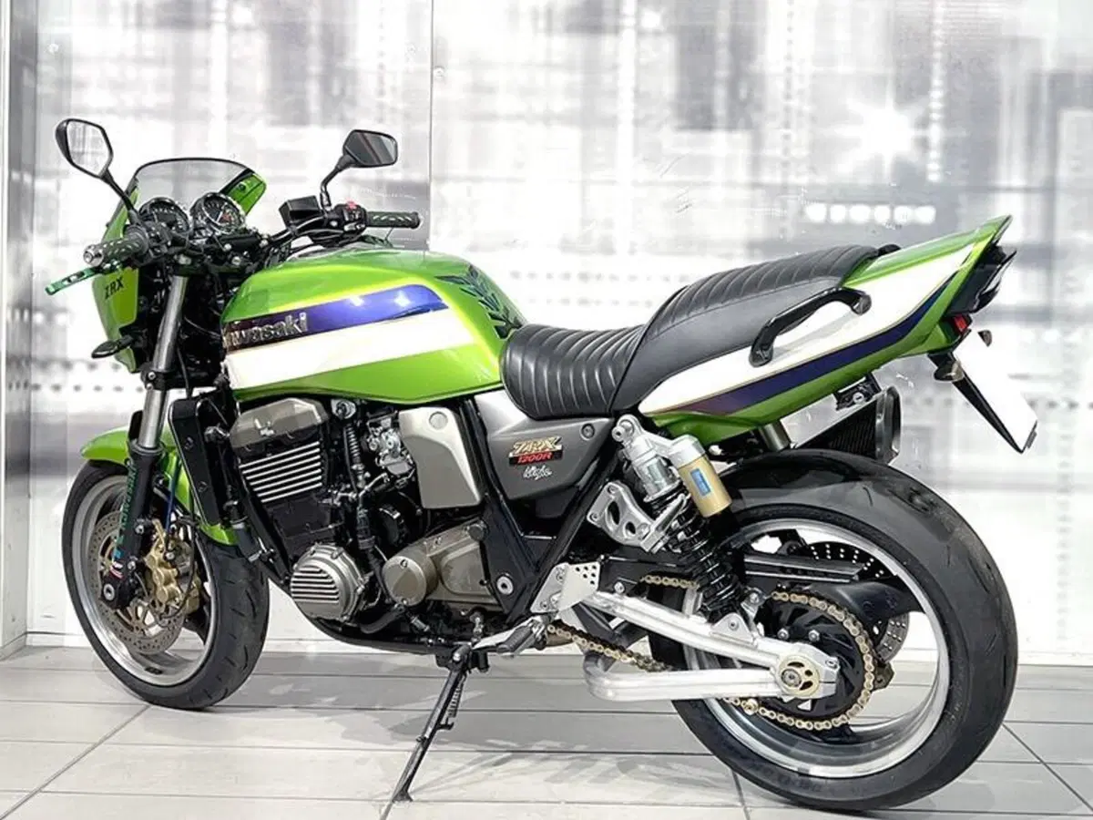 Kawasaki ZRX 1200 R (2000 - 06) (2)