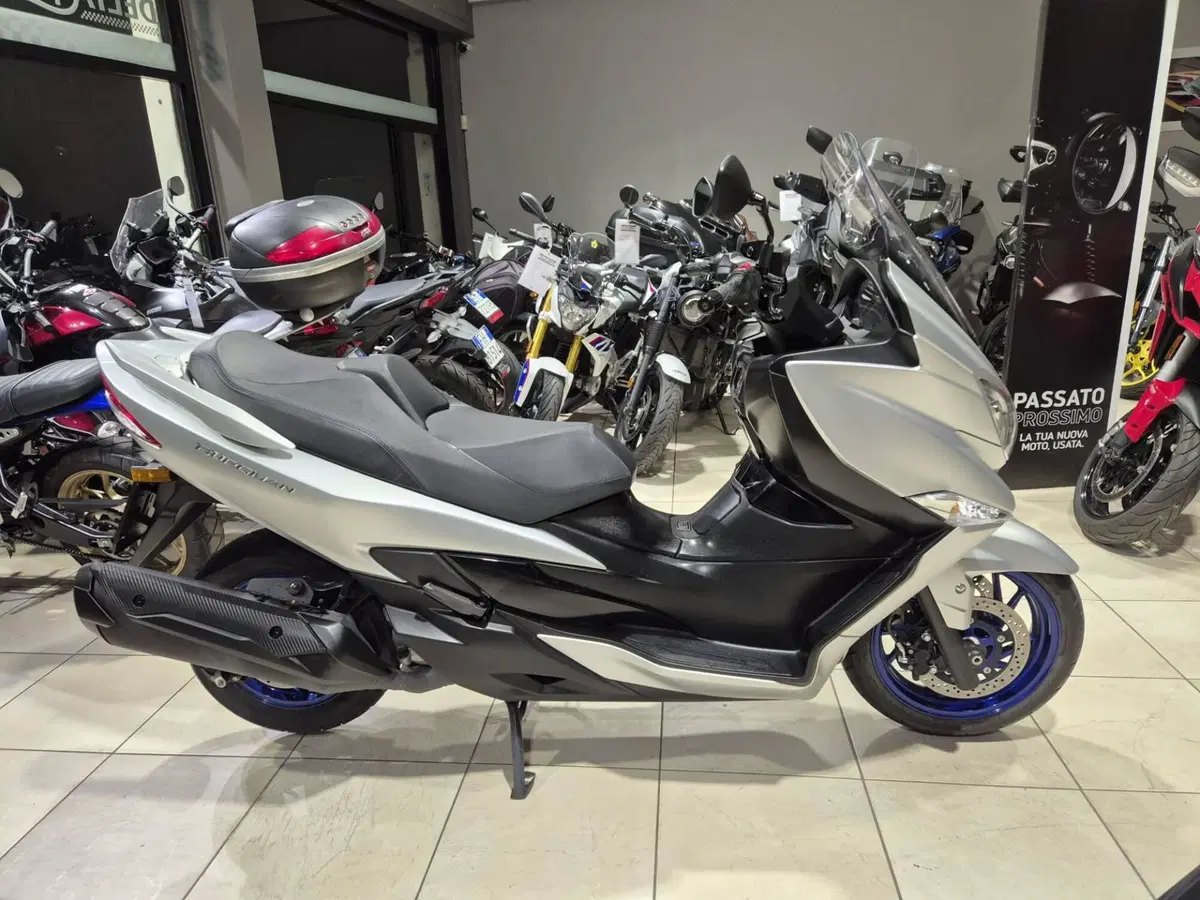 Suzuki Burgman 400 (2022 - 24) (2)