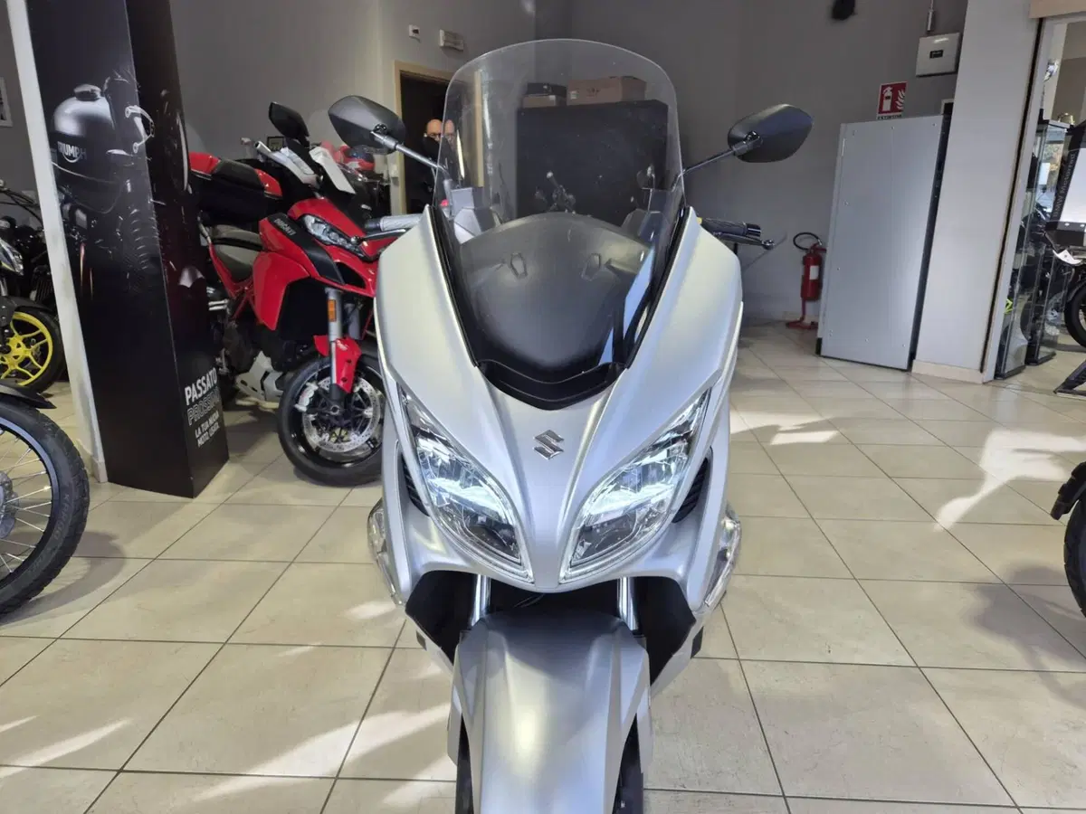 Suzuki Burgman 400 (2022 - 24) (13)