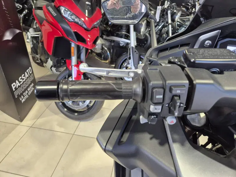 Honda Forza 750 DCT Urban (2021 - 24) (10)