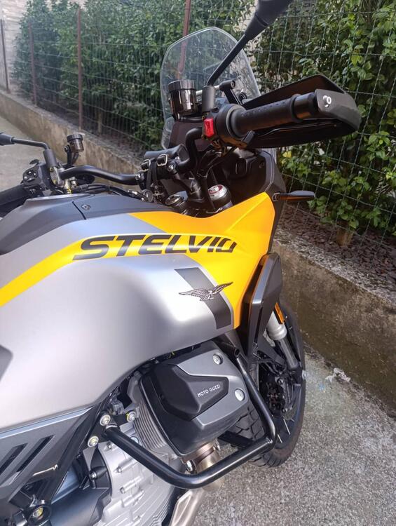 Moto Guzzi Stelvio (2024 - 25) (4)