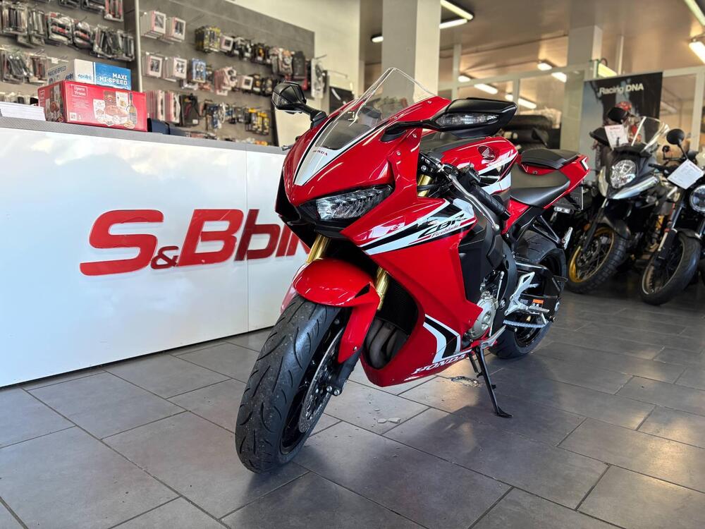 Honda CBR 1000 RR Fireblade (2017 - 19) (2)
